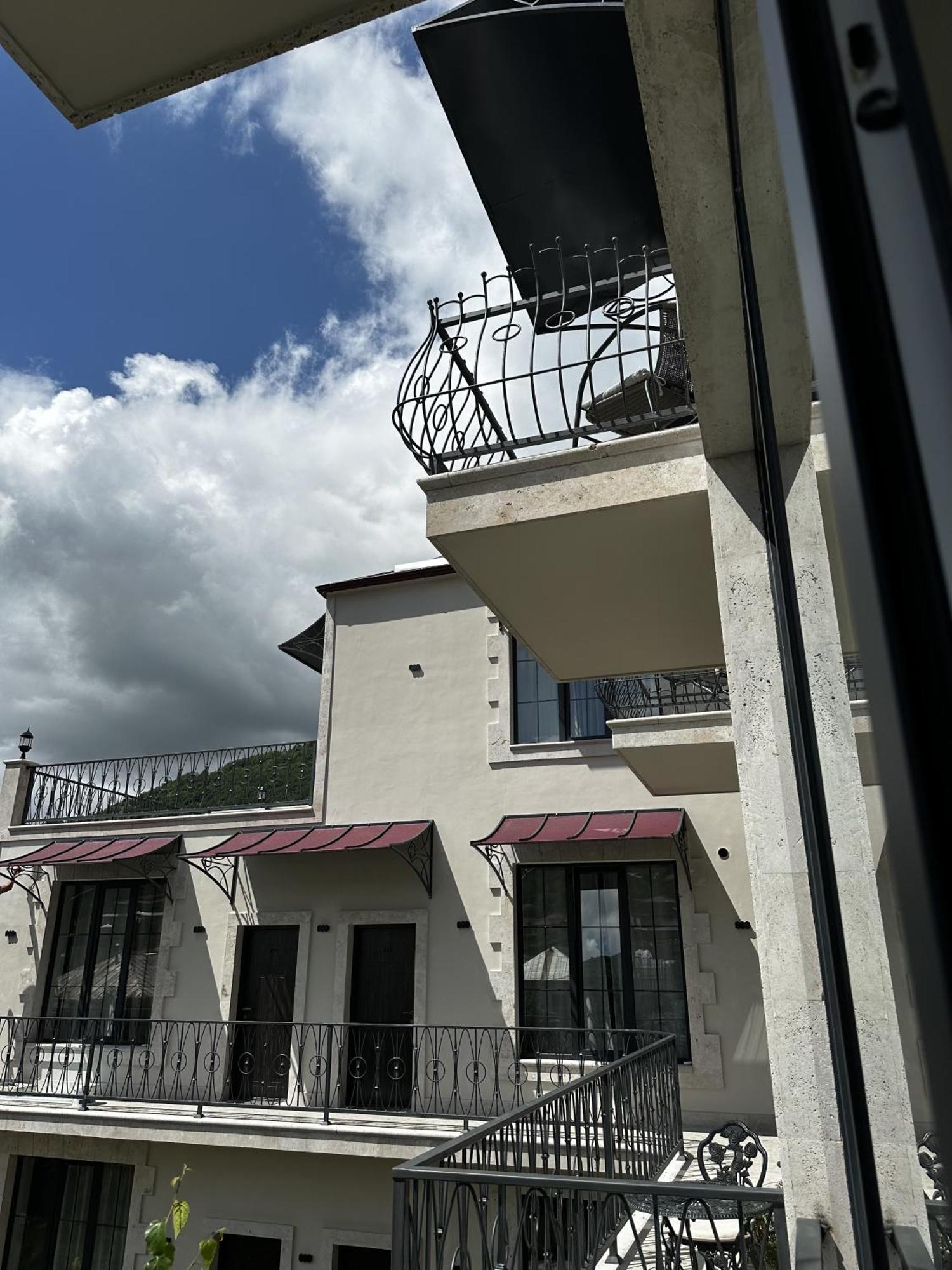 Redroof Country House Hotel Goris Exterior foto